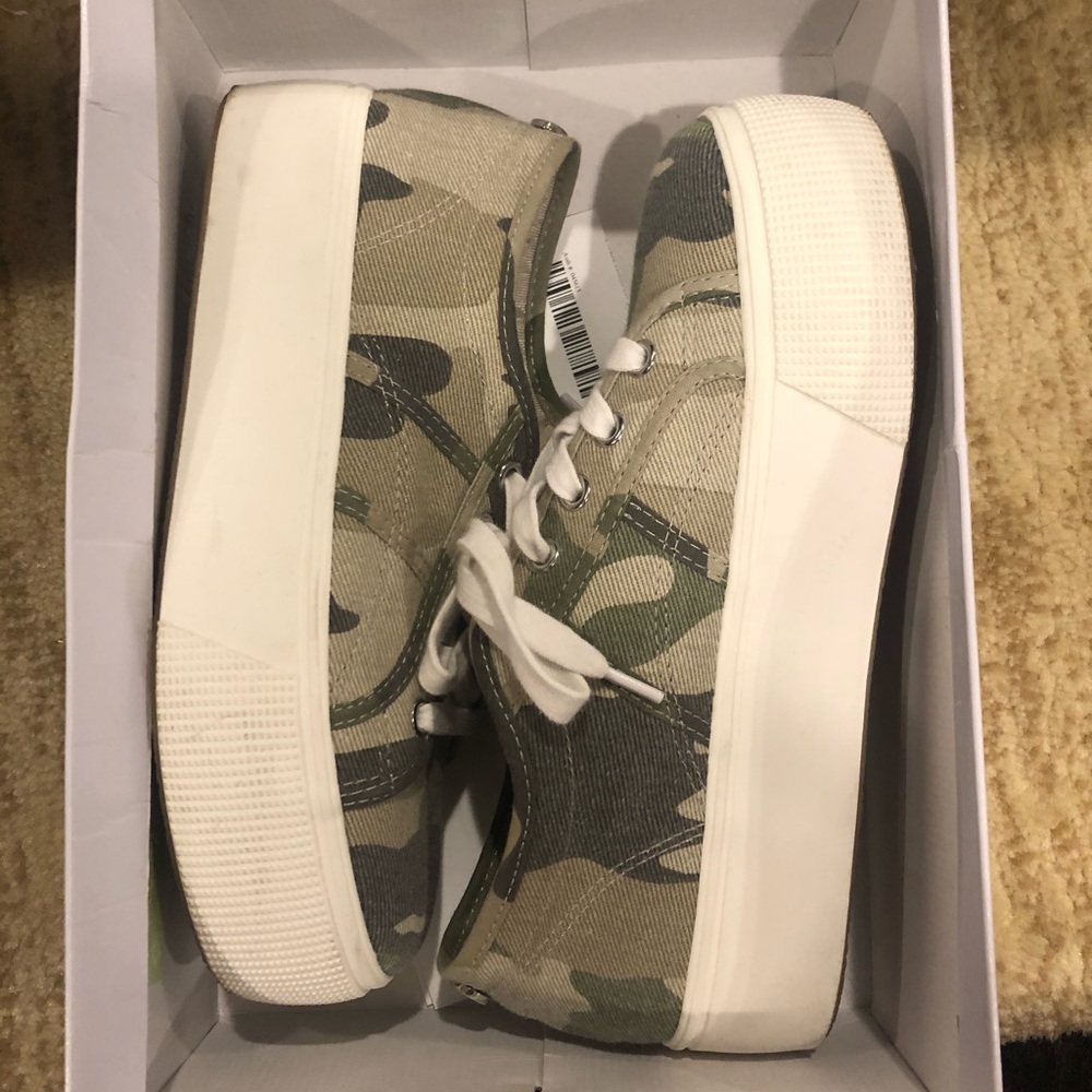 Emmi Steve Madden Platform Sneakers